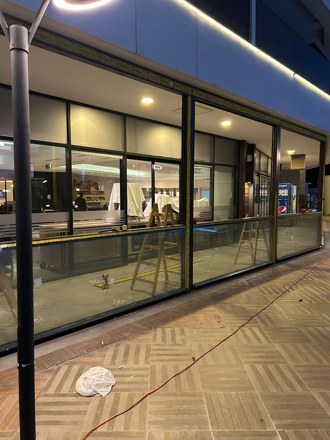 Restoran · giyotin cephe